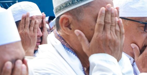 Weak hadīth: Wiping the face after making du'ā